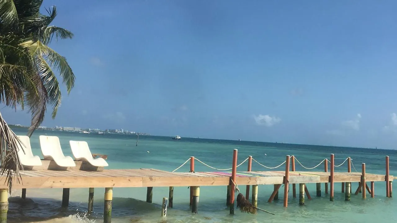 Bugry Beach Hostel San Andrés Bed & Breakfast